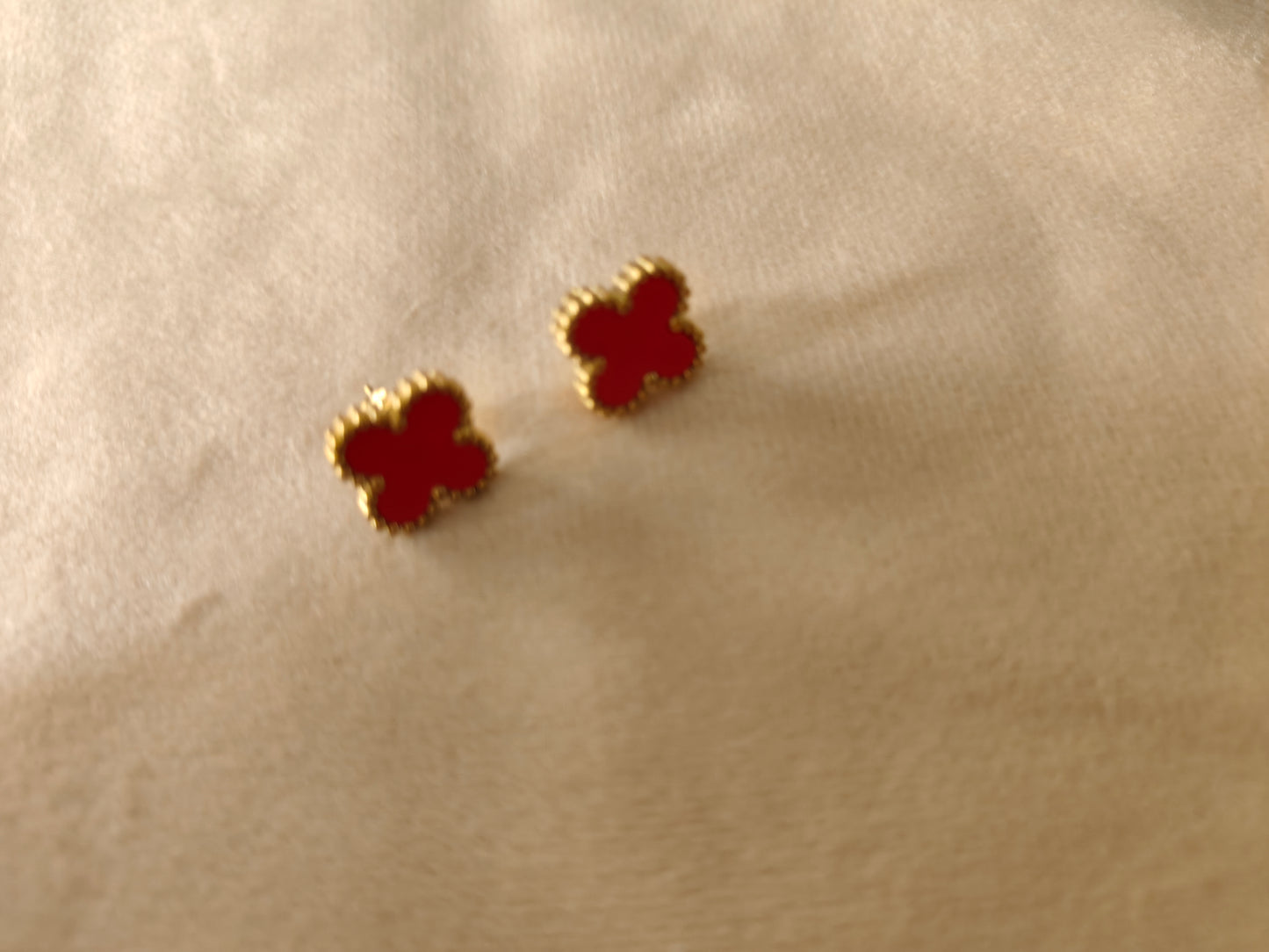 Red flower stud