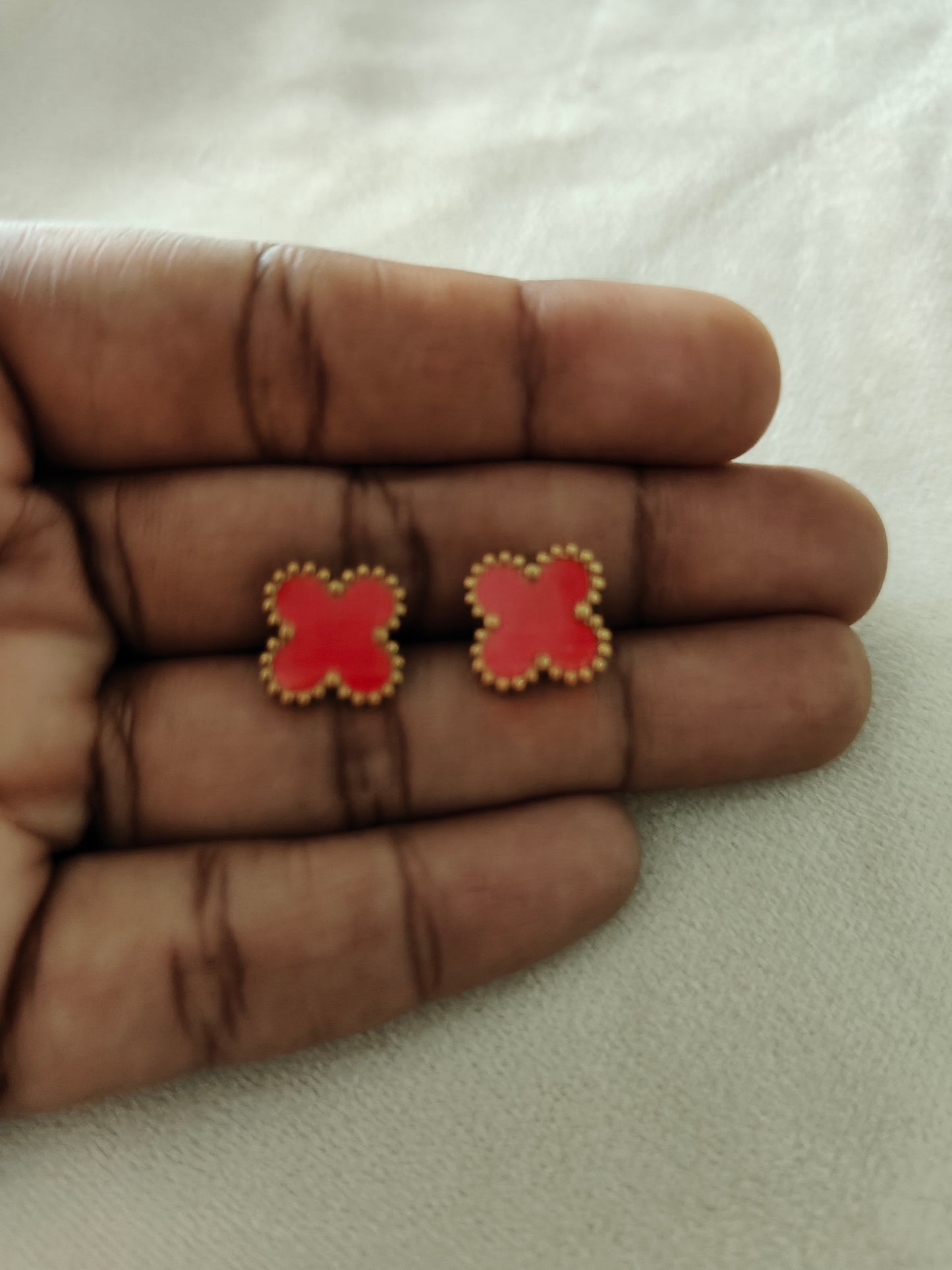 Red flower stud