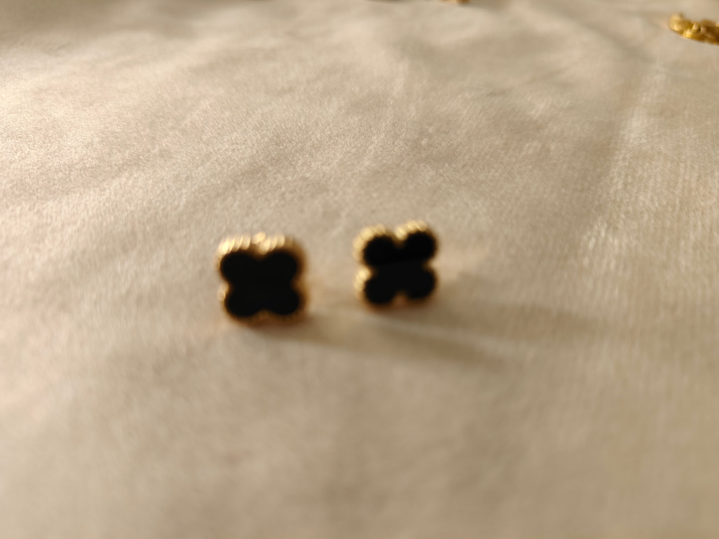 Black flower stud