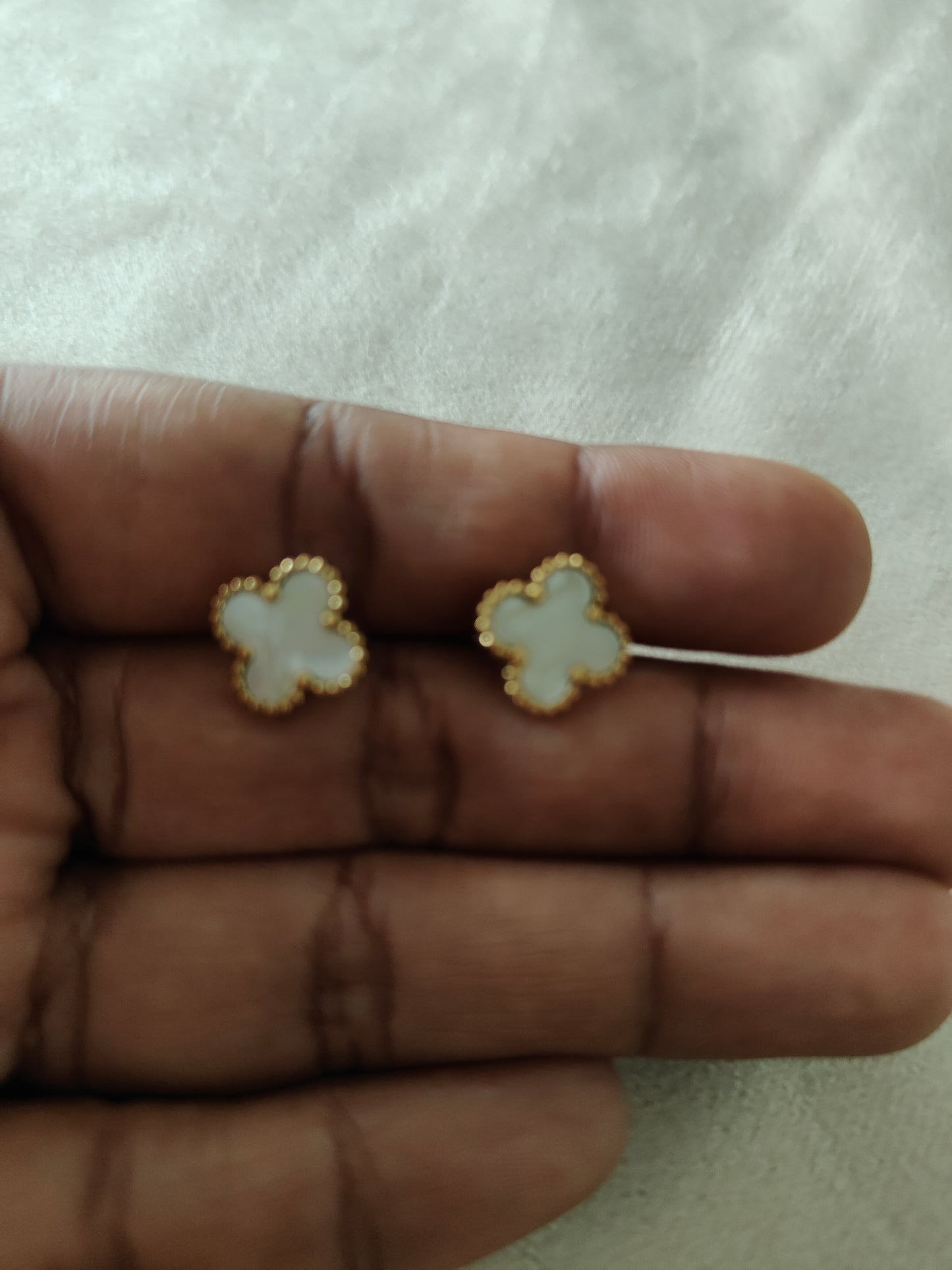 White flower stud