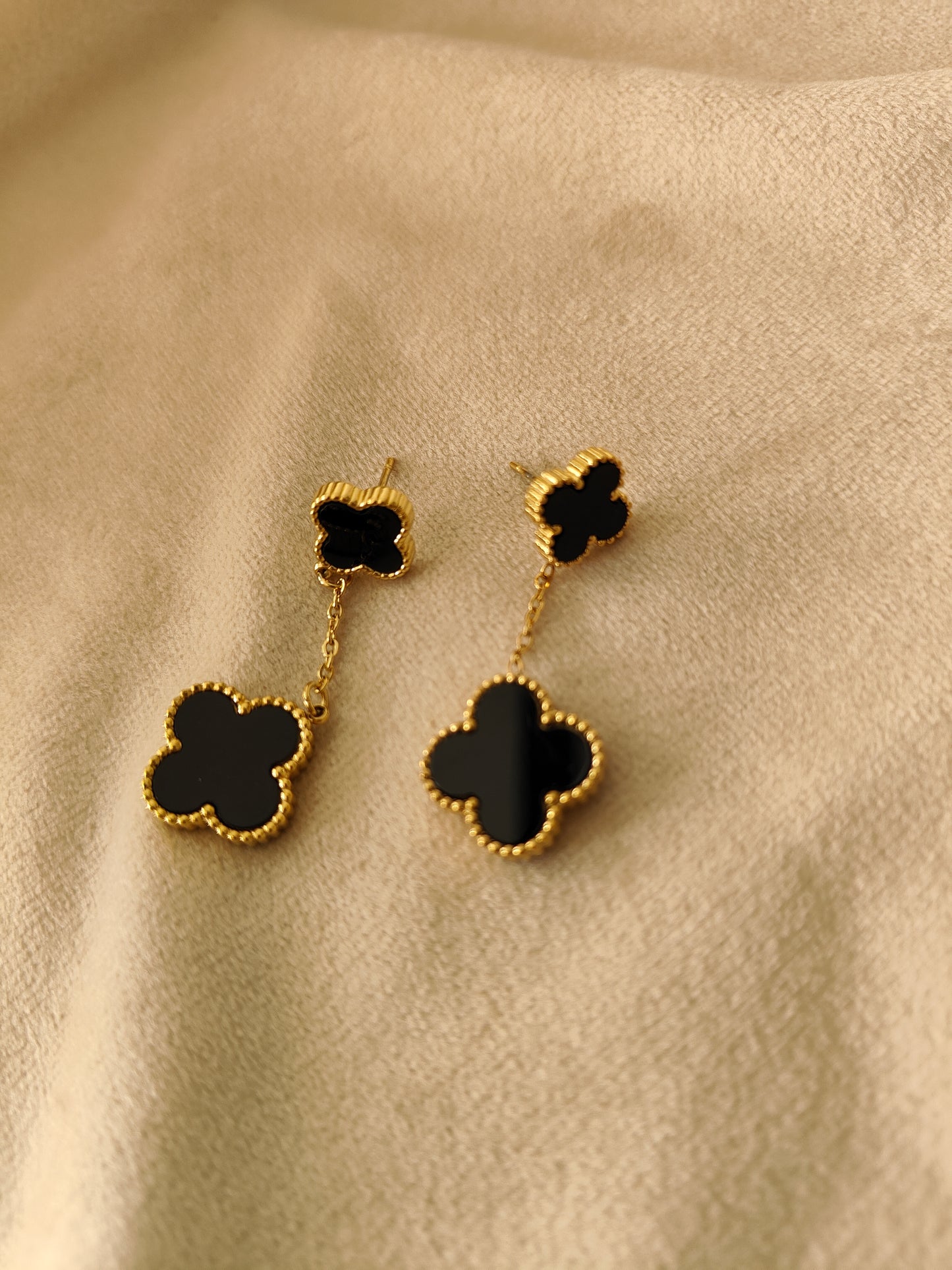 Black flower dual dangler