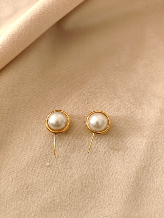 Pearl side stud