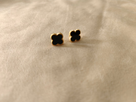 Black flower stud
