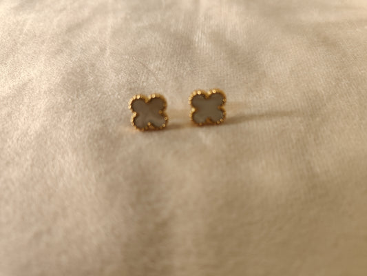 White flower stud