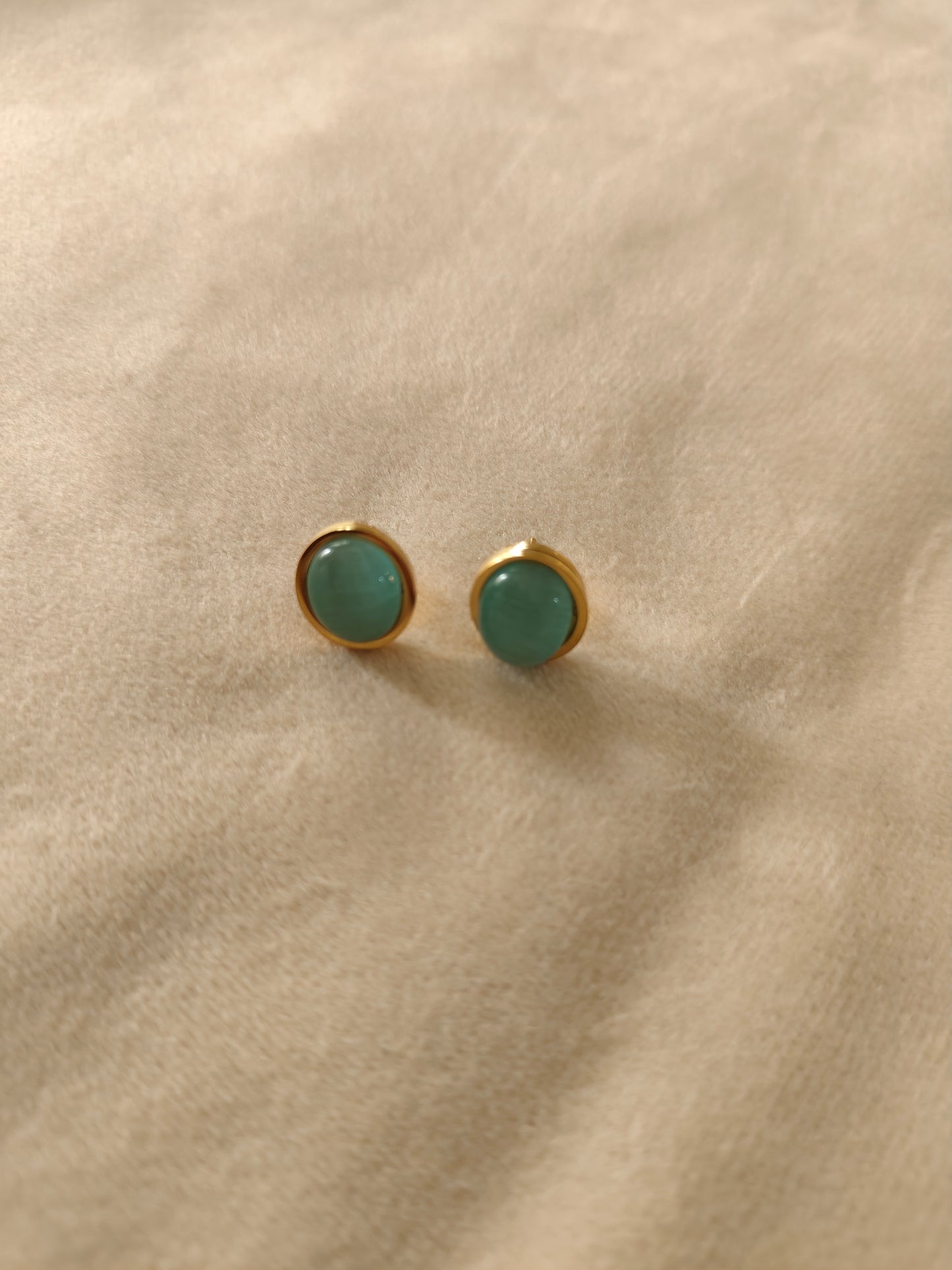 Turquoise oval stud