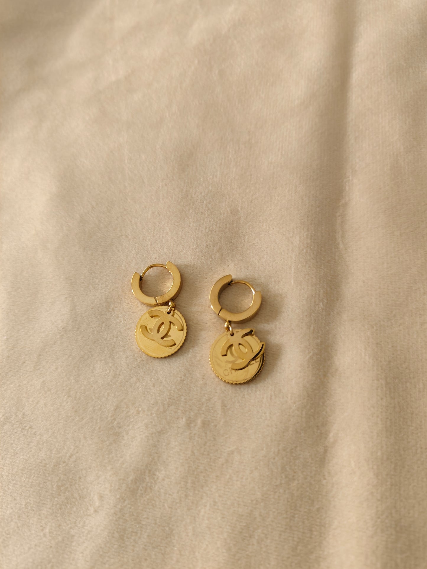 Chanel ring hanging